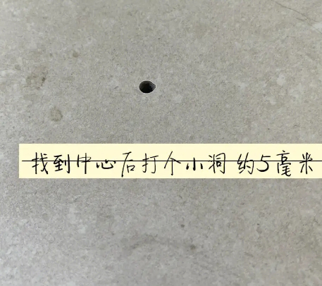 塔城瓷砖空鼓维修公司专业解答在瓷砖铺贴过程中，如果砂料搅拌不均匀，将会带来以下问题