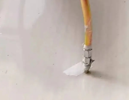 塔城瓷砖空鼓维修公司专业解答在瓷砖铺贴过程中，如果使用的砂料过粗（如全部使用了粗砂），可能会导致以下问题